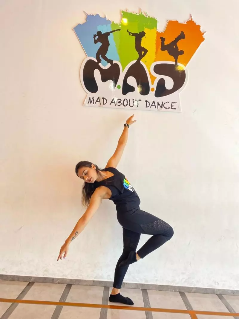 CONTEMPORARY DANCE CLASS (GREENS)