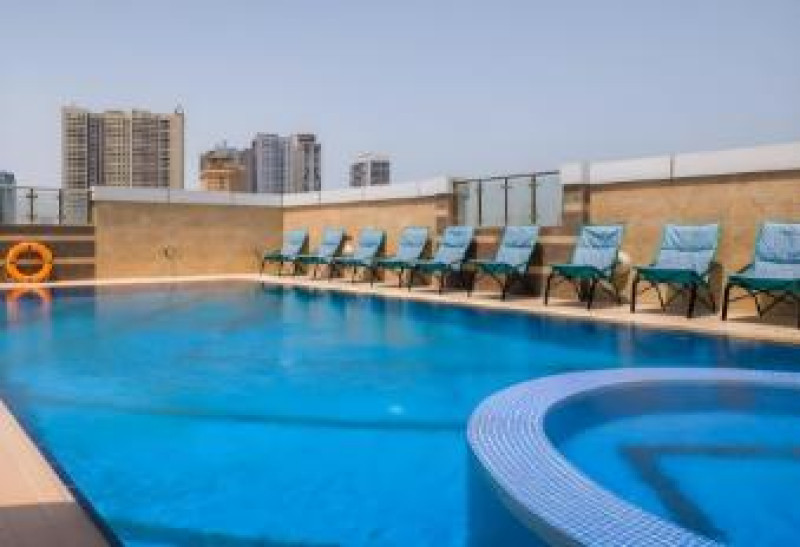 ADULT GROUP SWIMMING CLASS (CRYSTAL PLAZA AL MAJAZ)