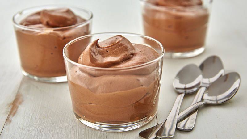 ALL CHOCOLATEY: CAKE, MOUSSE AND SWISS ROLL