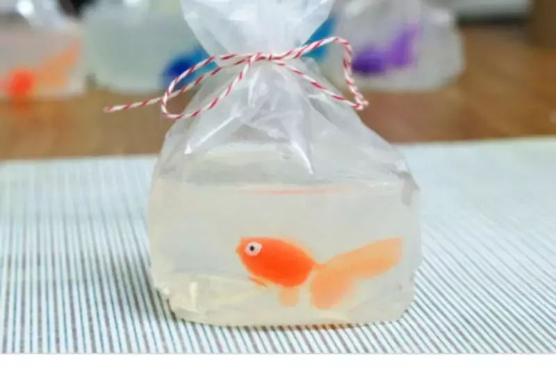 HOT PROCESS SOAP MAKING SESSION FOR KIDS (AGES: 6-15)